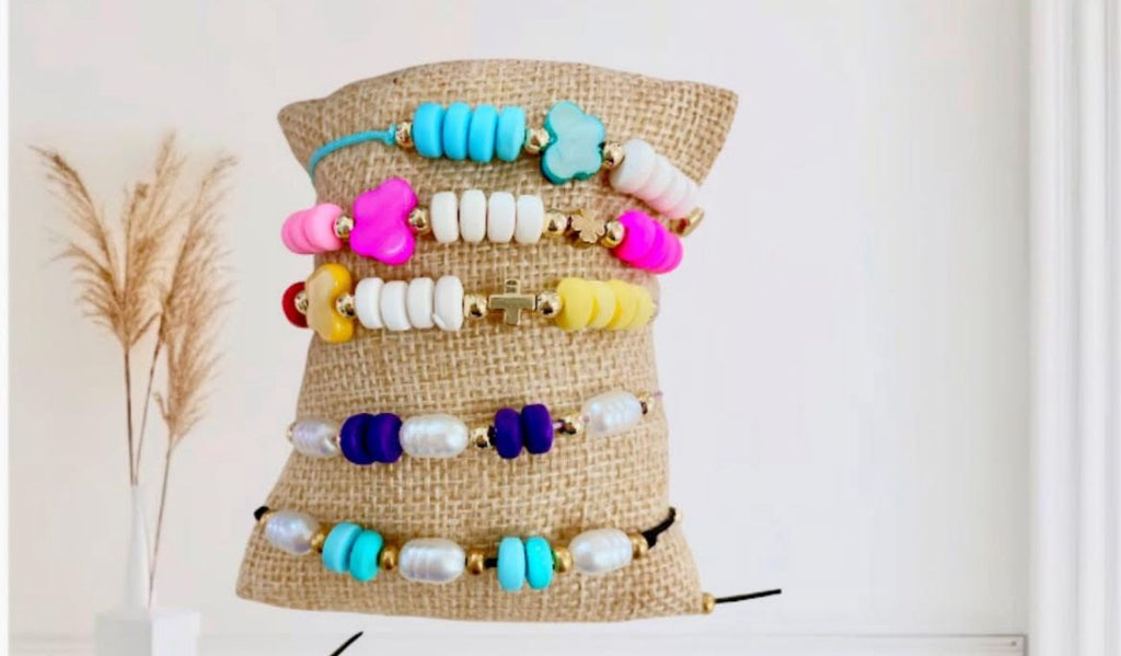 Pulseras de hilo con charms