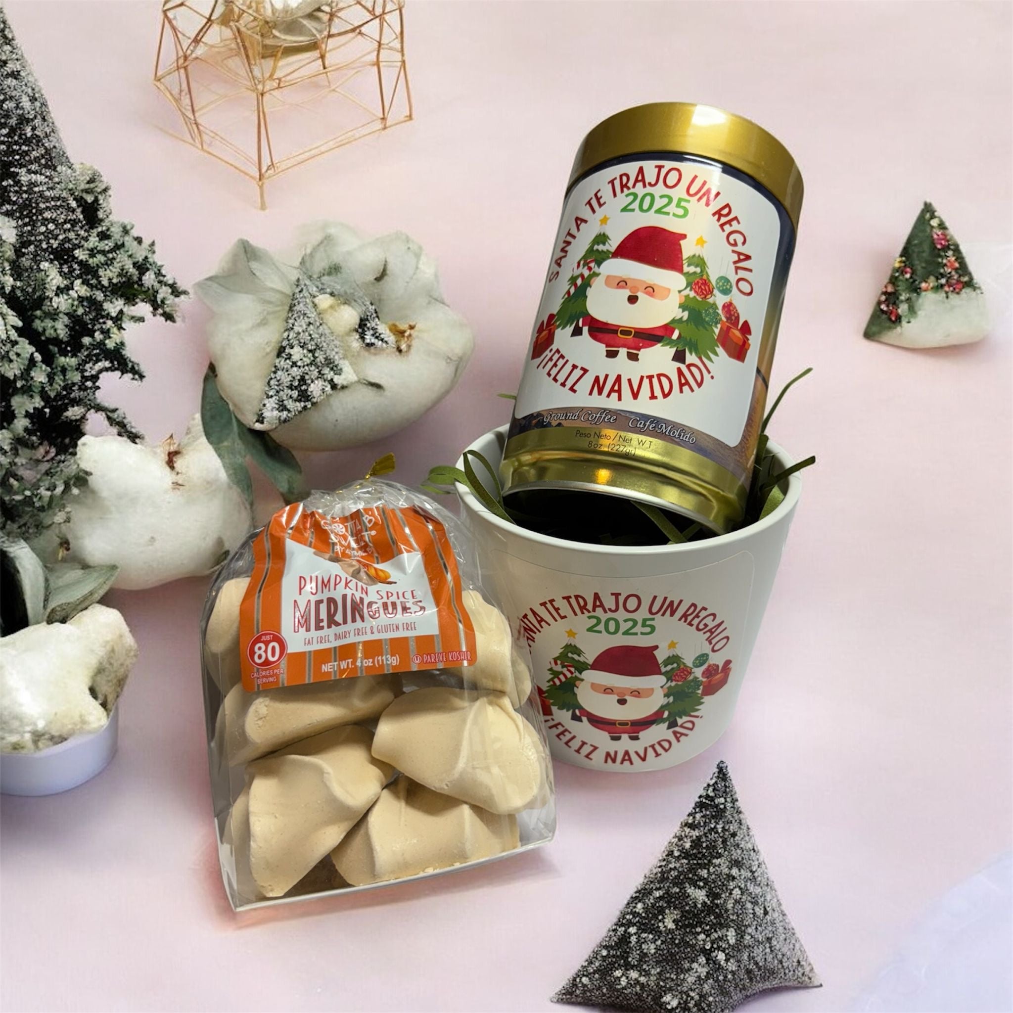 Arreglo con café y dulces